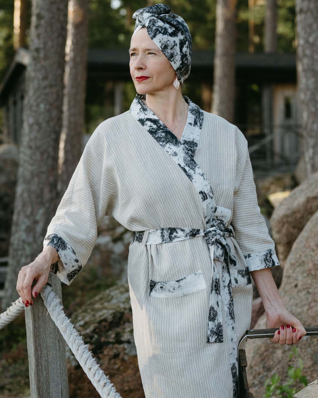 Bathrobe - Kaarnakamut (Bark Buddeies)